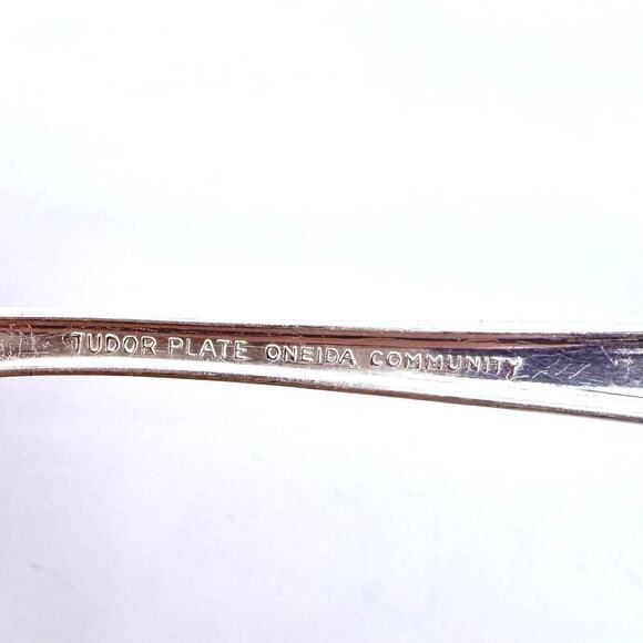 Set of 4 Teaspoons Queen Bess II Silverplate Tudor Plate Oneida Community - Picture 3 of 5